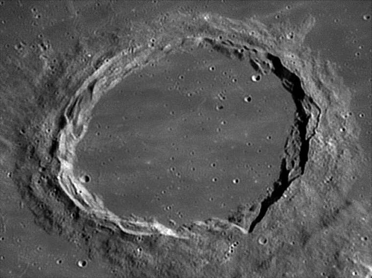 Кратер на луне в честь. Кратер Архимед. Архимед (лунный кратер). Кратер Коперник. Кратер Кеплер на Луне.